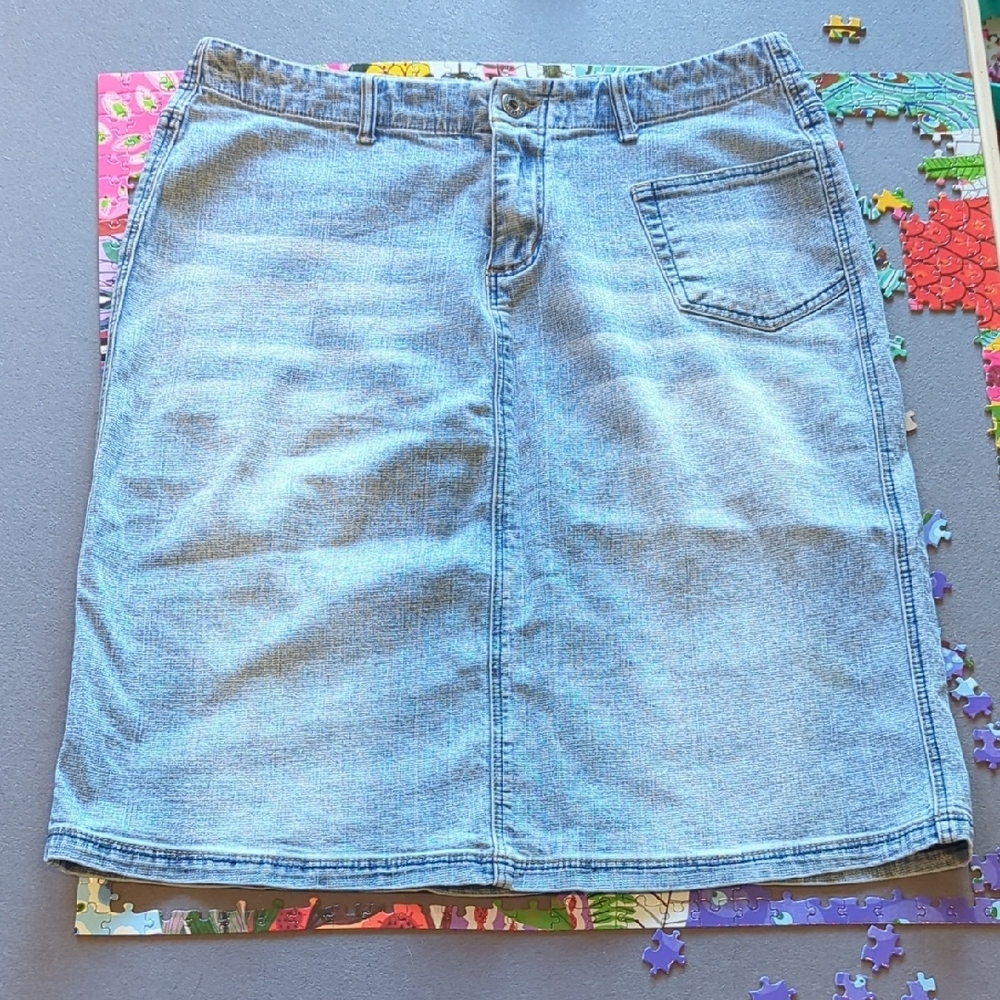 Classic Faded Blue Denim Skirt With Front Pocket